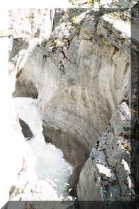 pothole at maligne.jpg (56667 bytes)